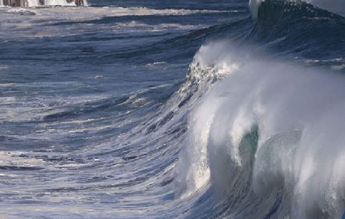 Warning for fishermen and maritime workers about dangerous sea conditions