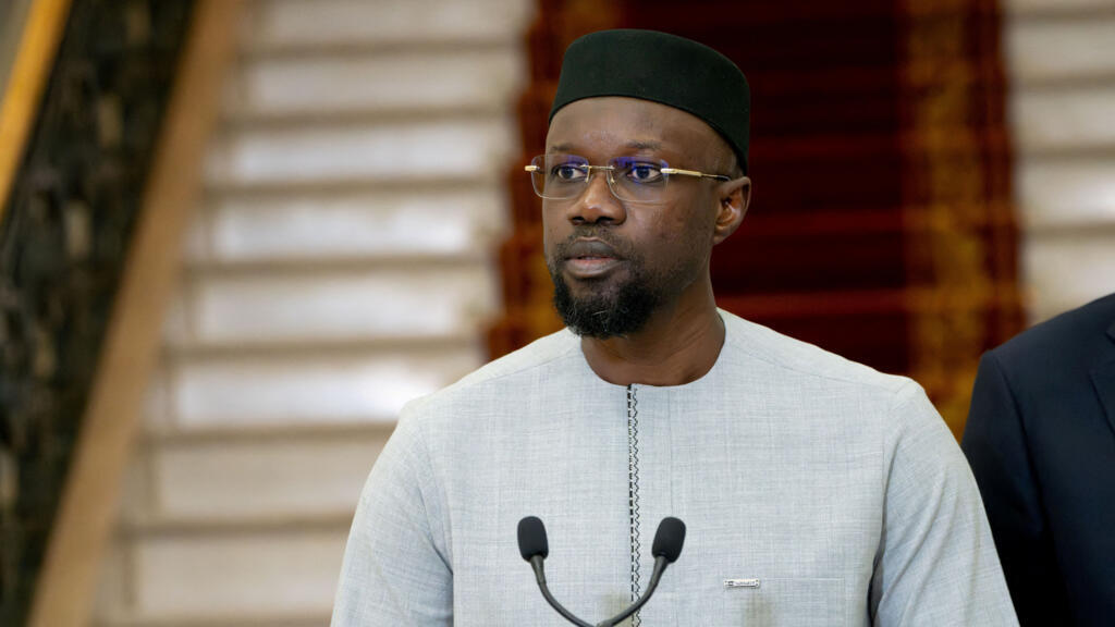 Political figures in Dakar during a tense moment
