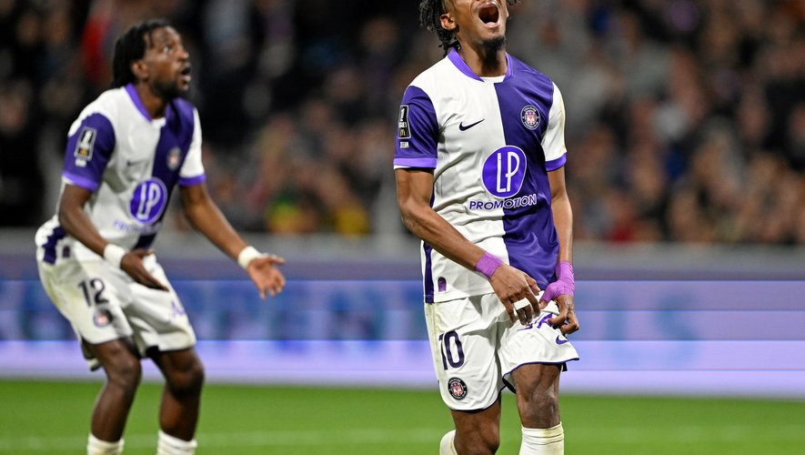 Yann Gboho and Toulouse players celebrate their improved ranking after the LFP ruling