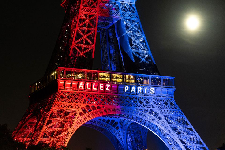 Paris landmarks illuminate in support of psg ahead of the champions league final