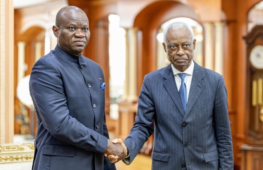 Meeting between Gabonese President Brice Clotaire Oligui Nguema and Libreville Mayor Eugène Mba at the presidential palace