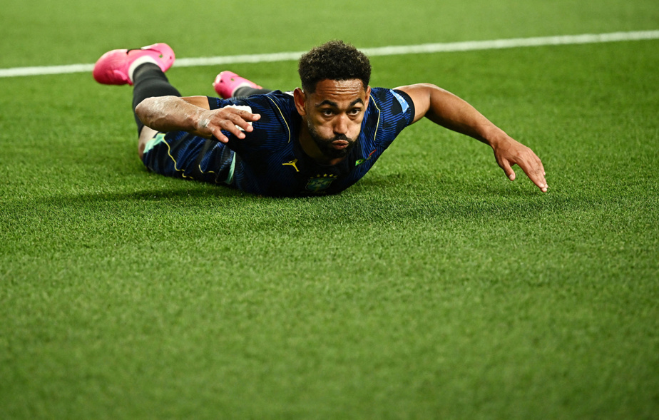 Matheus Cunha celebrating after scoring