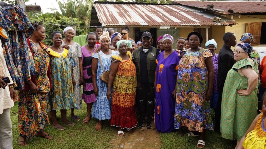 Minister Marcelle Ibinga with local women in Woleu-Ntem