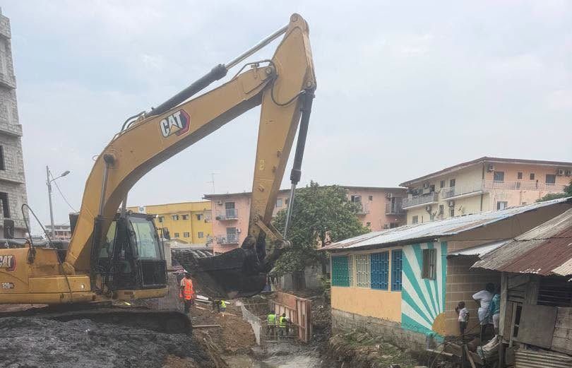 Construction work at Baie des Cochons