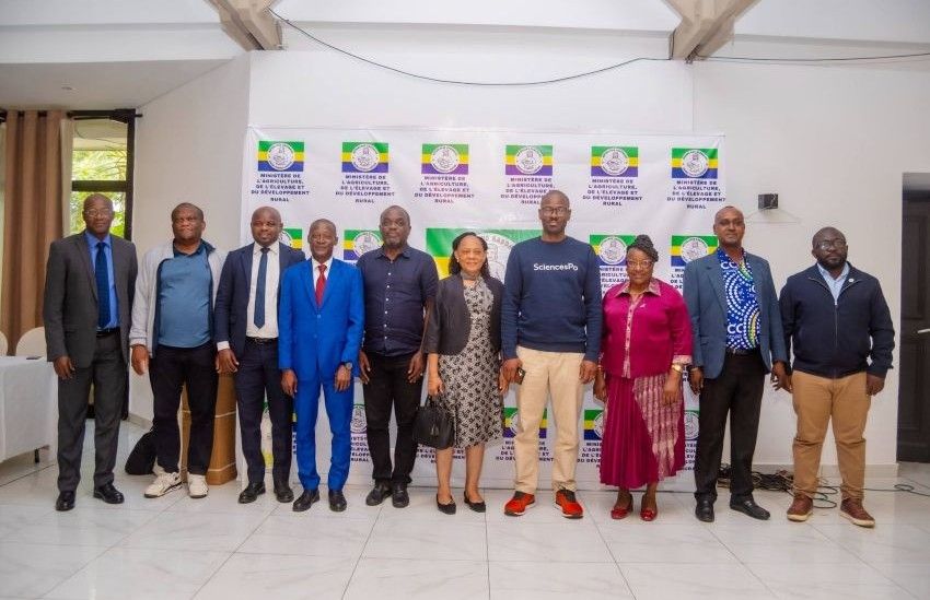 Strategic retreat participants discussing Gabon agriculture plans