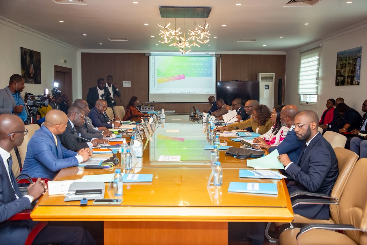 Government officials during budget conference in Libreville