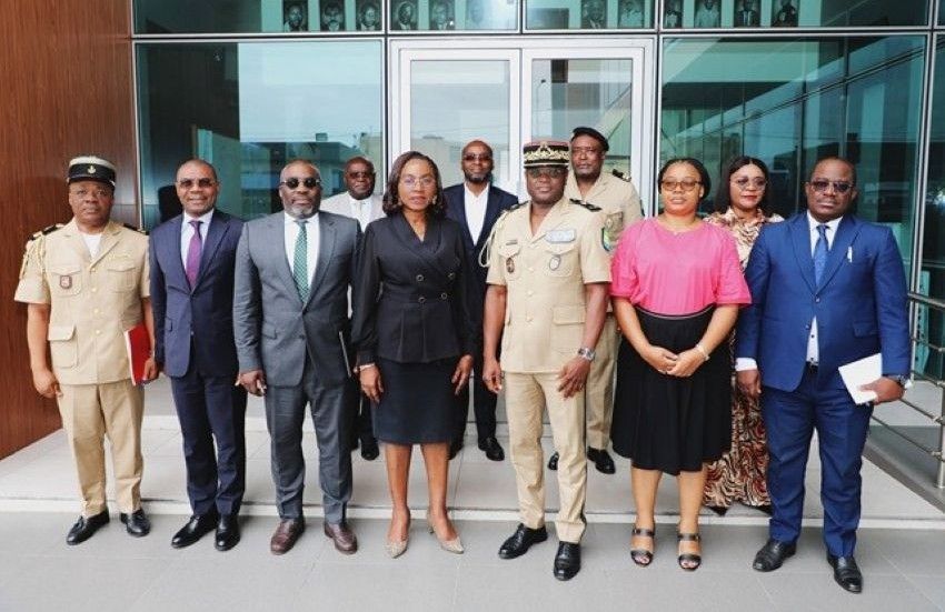 Gabon tax and customs officials in meeting