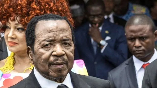 Paul Biya during one of his last public appearances in Cameroon, during the visit of Pope Léon XIV in April 2026. He is surrounded by Cameroonian officials and his wife, First Lady Chantal Biya.