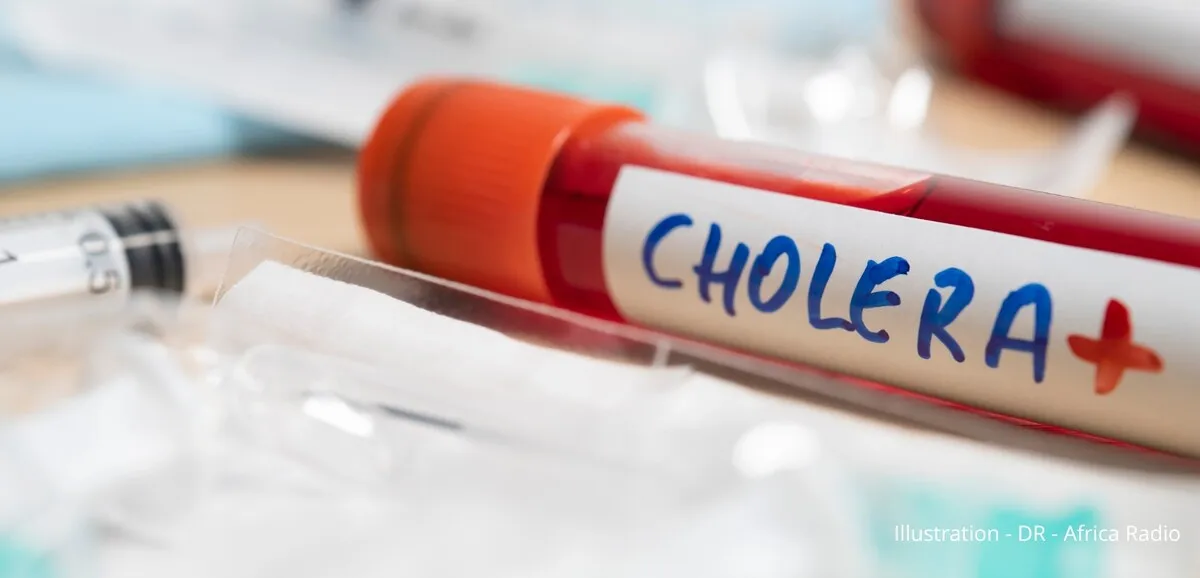 Health worker administering cholera vaccine in Chad