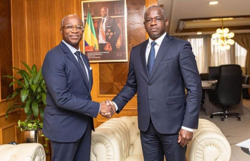 Gabonese and Monegasque officials in a meeting