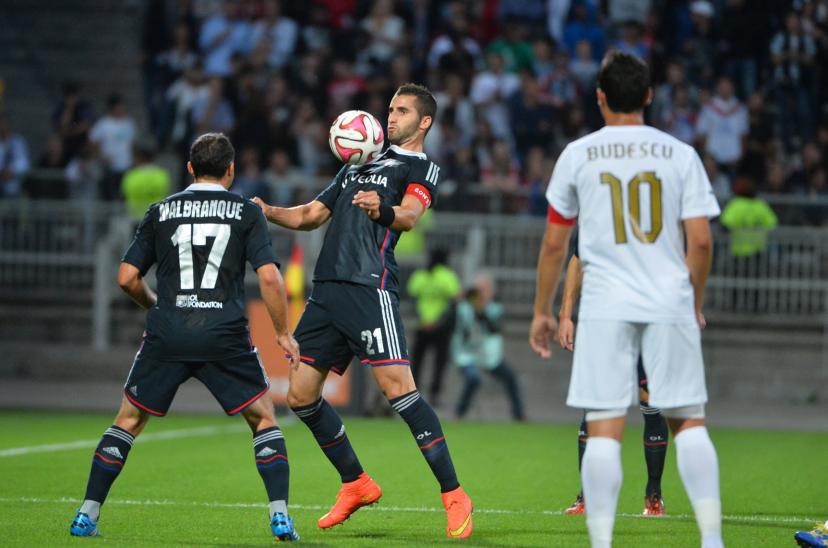 Steed Malbranque and Maxime Gonalons after Lyon's defeat to Astra Giurgiu in 2014