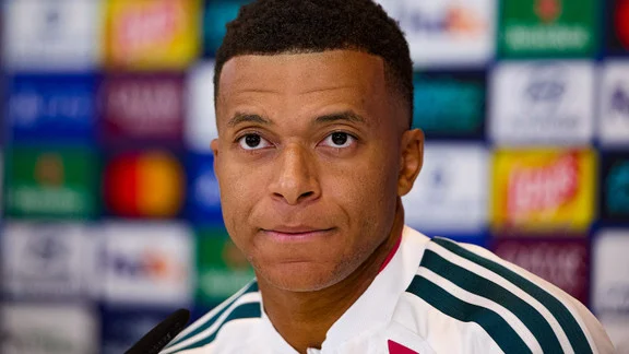 Kylian Mbappé in PSG jersey